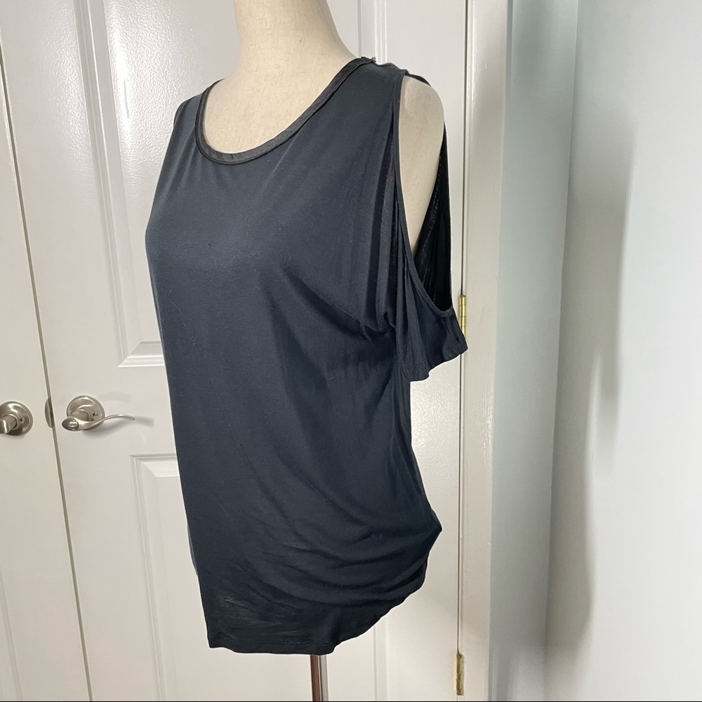 Paige Brielle Cold Shoulder T-Shirt size M - Picture 10 of 10